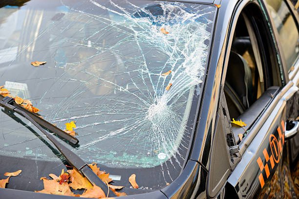 A Step By Step Guide to Navigating Auto Glass Repair With Insurance