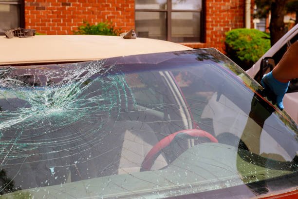 Exploring the Psychological Effects of Driving with a Damaged Windshield